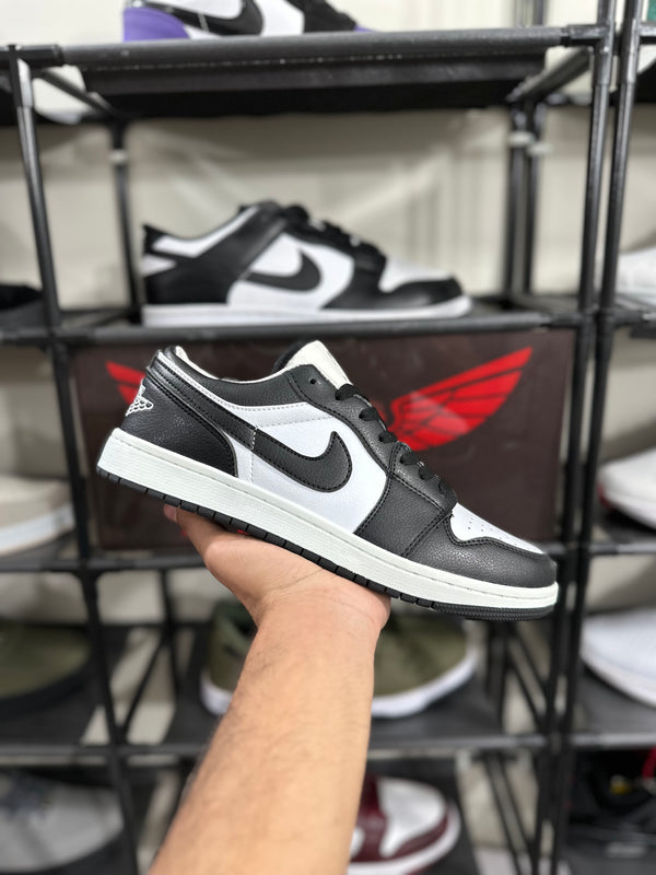 Aj 1 Black white lows (panda)