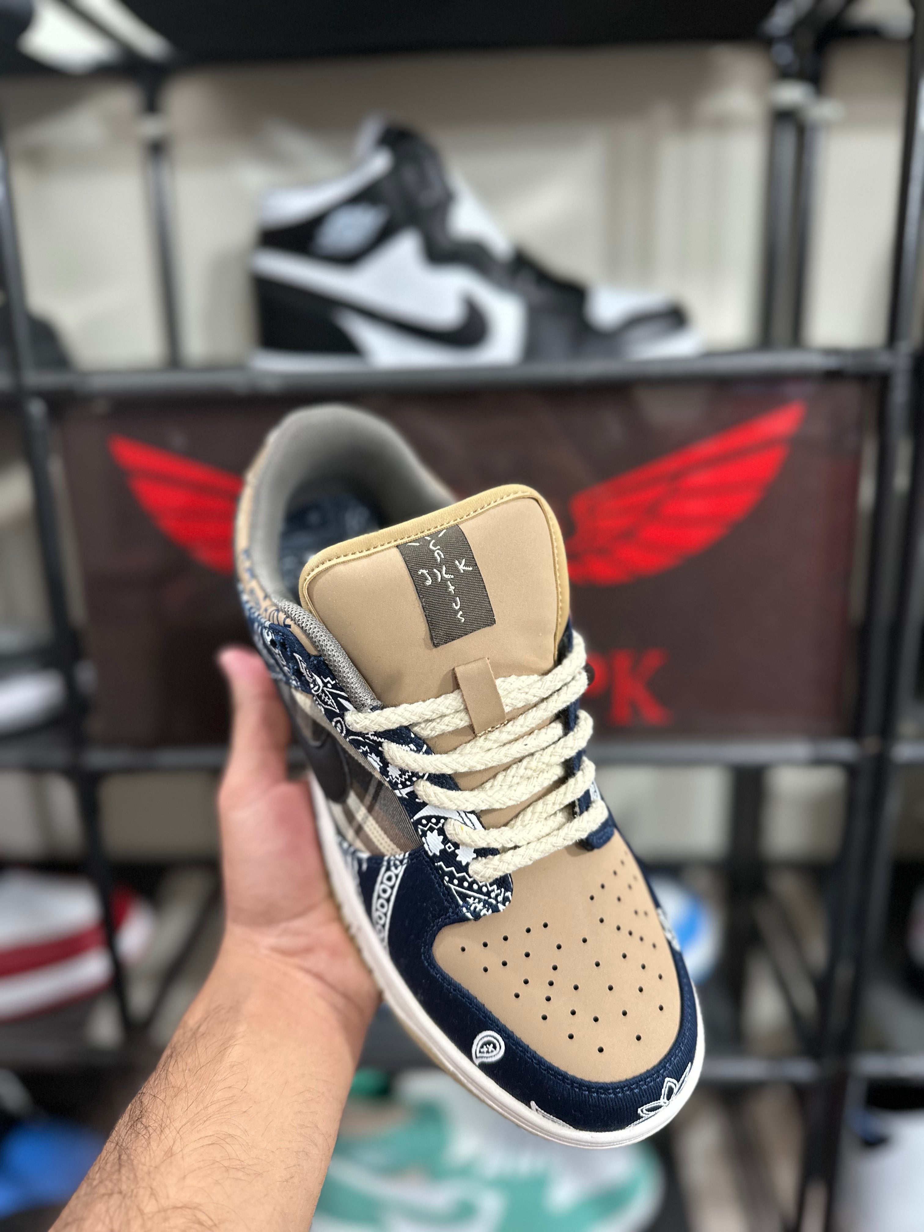 travis scott dunks price