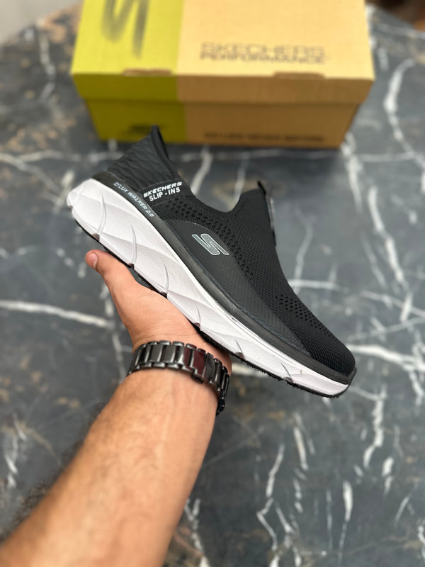 Skechers D’lux walker Slipins Black White