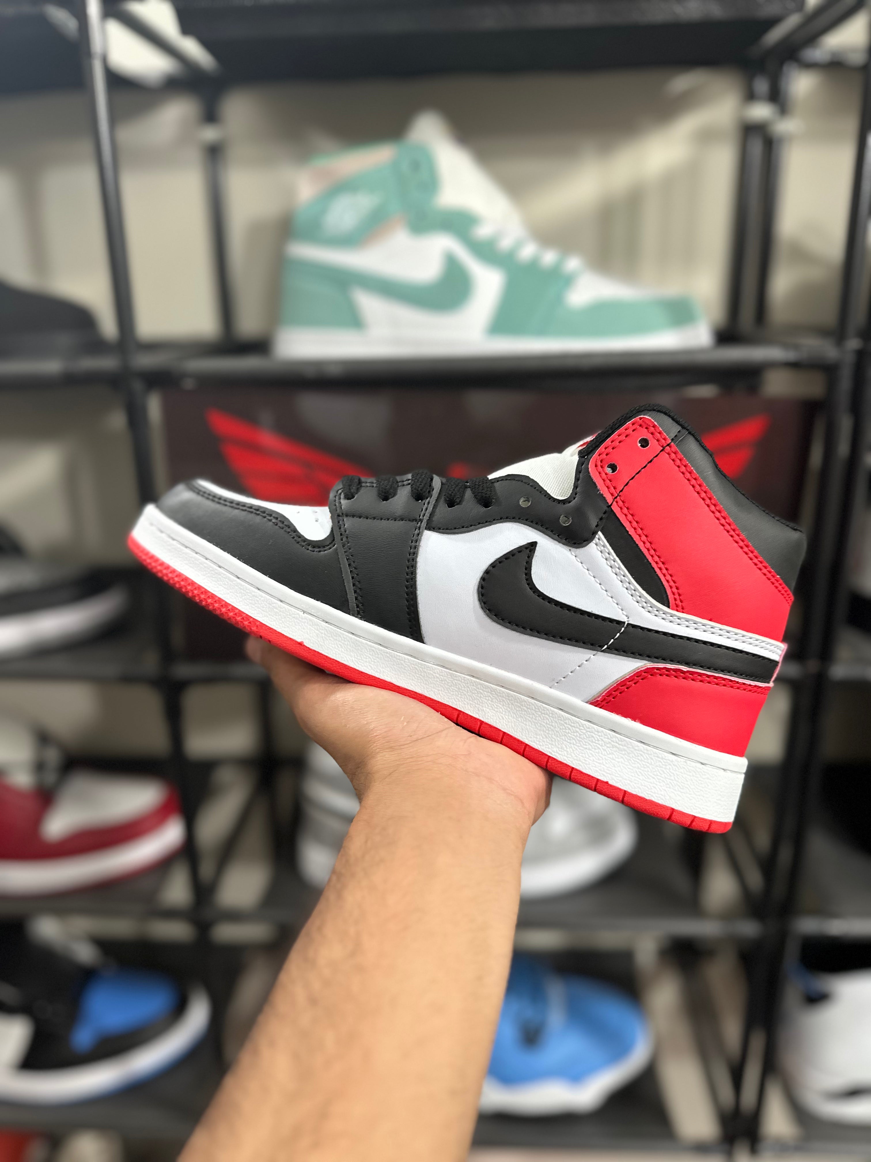 Jordan 1 high black discount toe