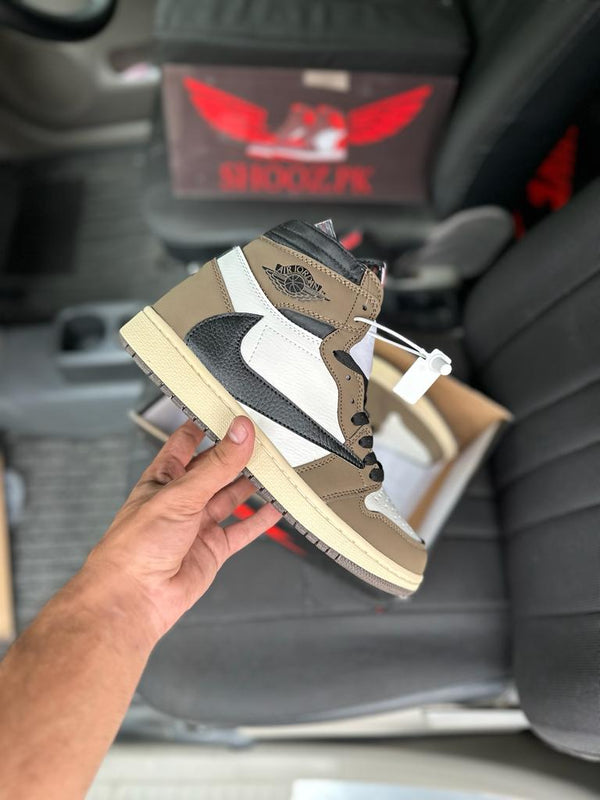 AJ 1 Traviis Highs brown